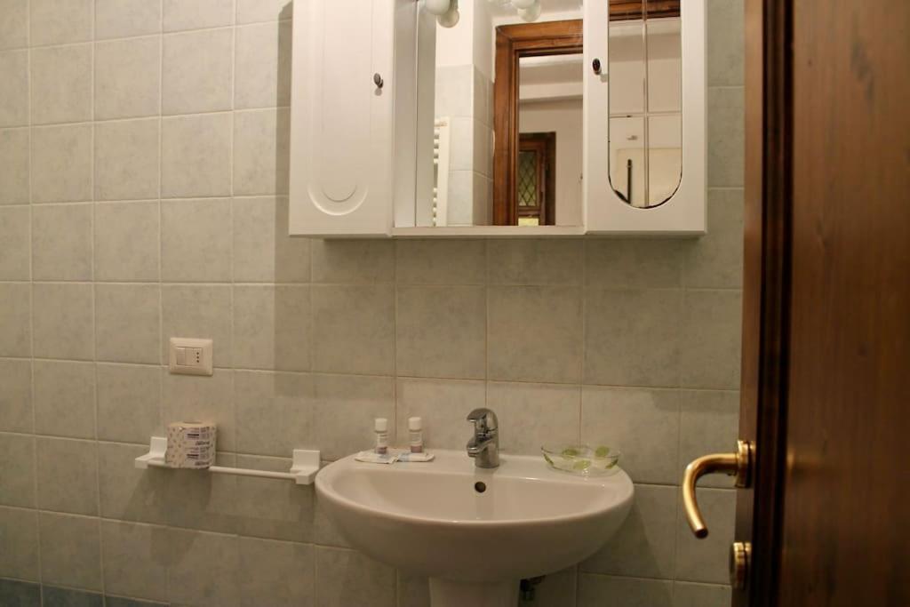 Cute Apartment Near Santa Croce ฟลอเรนซ์ ภายนอก รูปภาพ