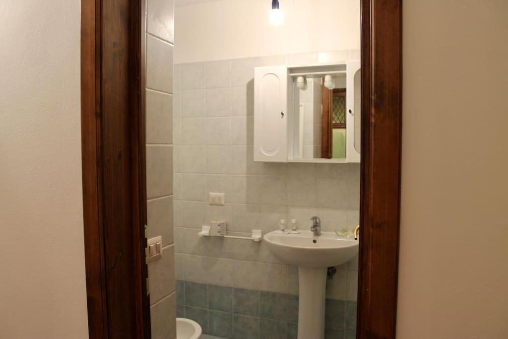 Cute Apartment Near Santa Croce ฟลอเรนซ์ ภายนอก รูปภาพ